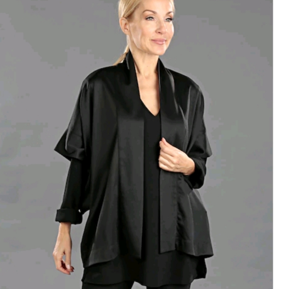 Nwt N Natori Black short-sleeved topper